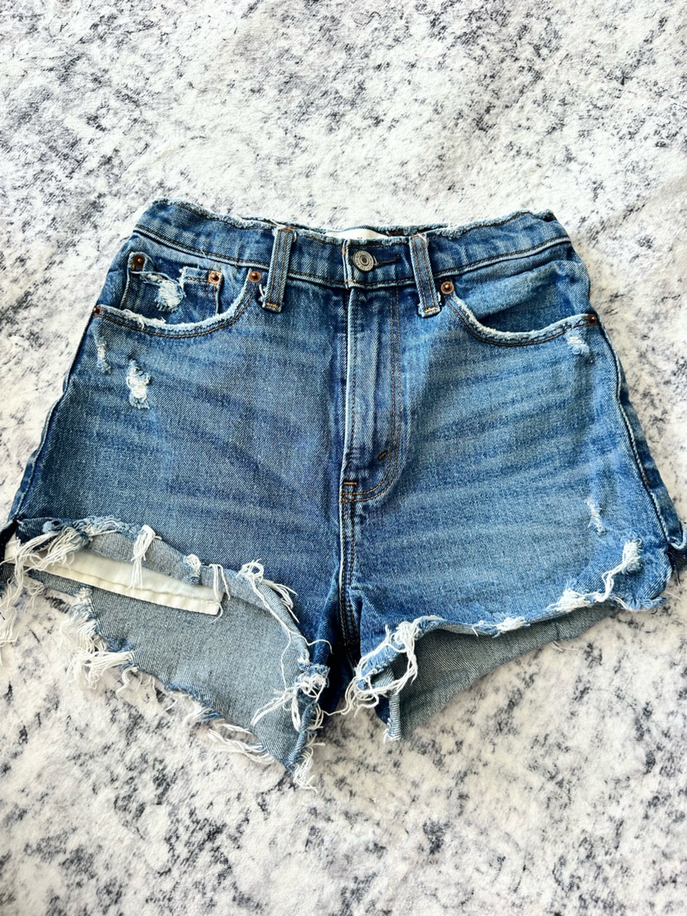 Abercrombie & Fitch High Rise Mom Short curve love Denim Cutoff